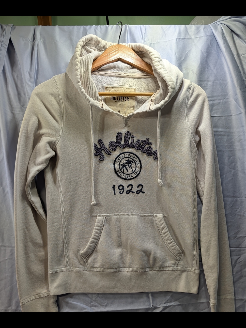 Hollister Y2K Style Cream Hoodie w/ Navy Embroidered Logo Size Med
